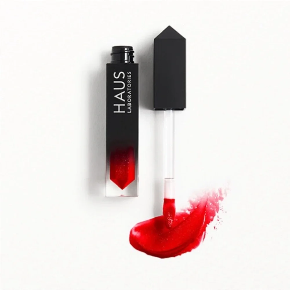 Werk Haus Laboratory Le Riot lipgloss Red